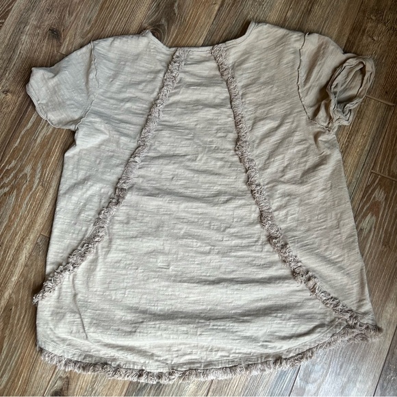 Umgee Tan Short Sleeve Top with fringe detail Women’s Size S - Picture 5 of 7